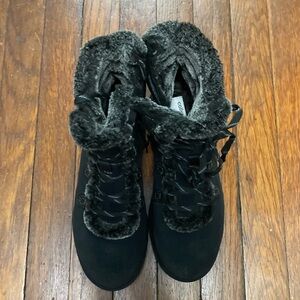 Clarks women’s black suede waterproof Aveleigh zip booties